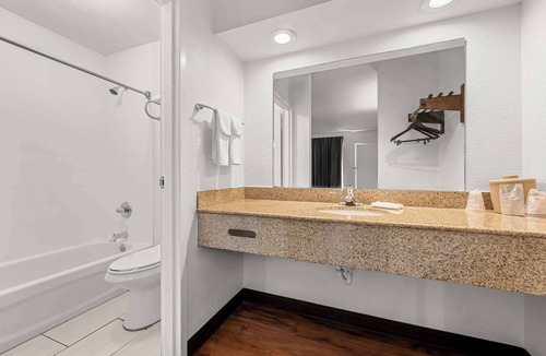 Hamilton Hotel | Americas Best Value Inn Hamilton