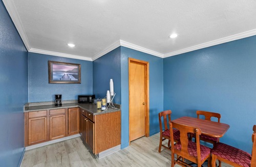 Indianola Hotel | Americas Best Value Inn Indianola