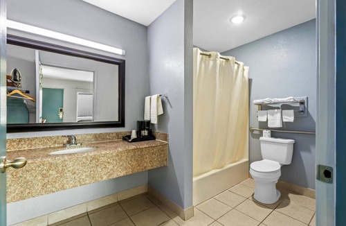 Indianola Hotel | Americas Best Value Inn Indianola