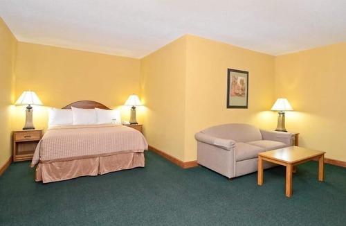 Iola Hotel | Americas Best Value Inn Iola