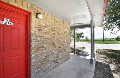 Lockhart Hotel | Americas Best Value Inn Lockhart TX