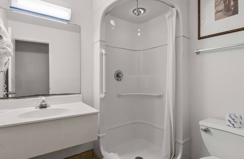 Highlands Hotel | Americas Best Value Inn Lincoln Airport