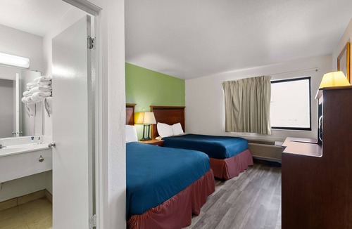 Highlands Hotel | Americas Best Value Inn Lincoln Airport