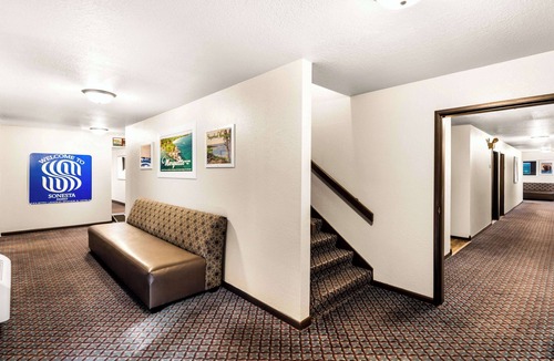 Harvey Hotel | Americas Best Value Inn Marquette