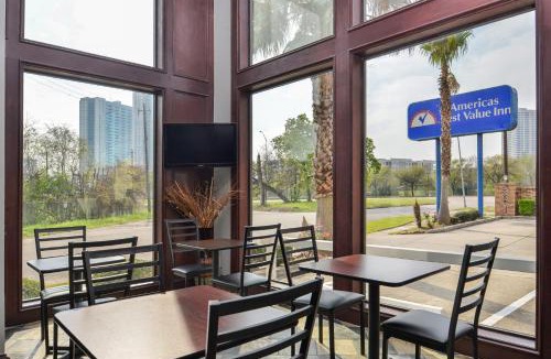 MacGregor Hotel | Americas Best Value Inn Medical Center Downtown