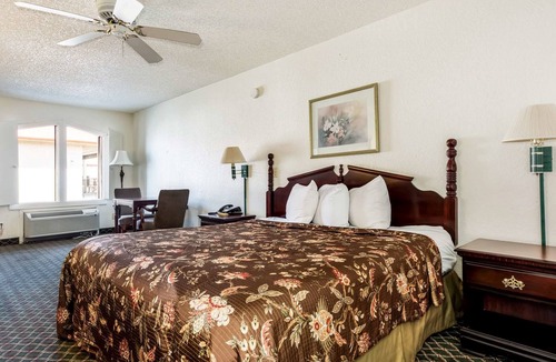 Paris Hotel | Americas Best Value Inn Paris