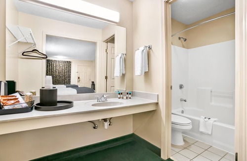 Silver Creek Hotel | Americas Best Value Inn Rome