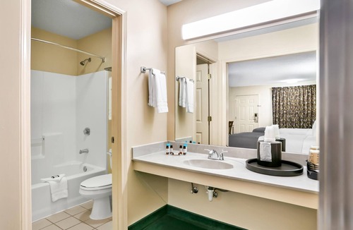 Silver Creek Hotel | Americas Best Value Inn Rome