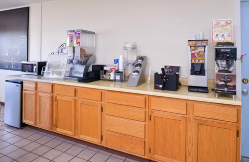 Sullivan Hotel | Americas Best Value Inn Sullivan