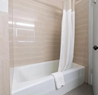 Brenham Hotel | Americas Best Value Inn & Suites Brenham