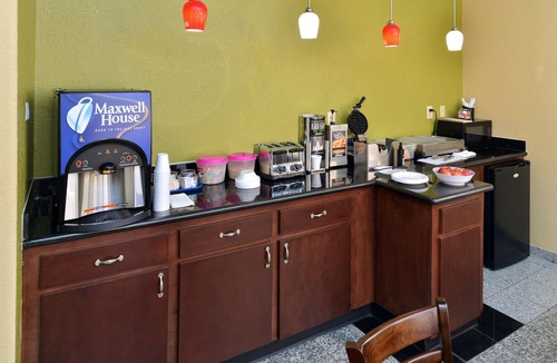 Northside Hotel | Americas Best Value Inn & Suites Houston Downtown