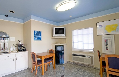 Northside Hotel | Americas Best Value Inn & Suites Houston Downtown