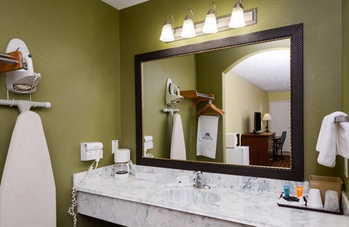 Waller Hotel | Americas Best Value Inn & Suites Waller Prairie View