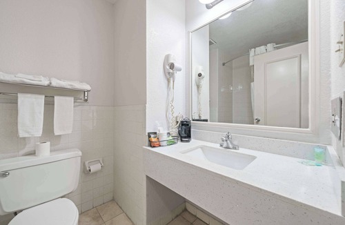 Brenham Hotel | Americas Best Value Inn & Suites Brenham