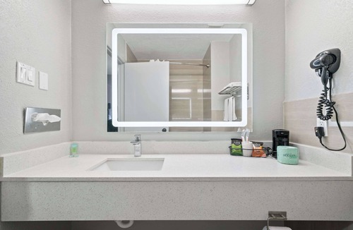 Brenham Hotel | Americas Best Value Inn & Suites Brenham