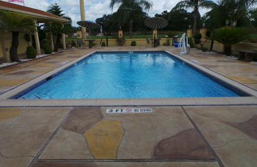 Alvin Hotel | Americas Best Value Inn & Suites-Alvin/Houston