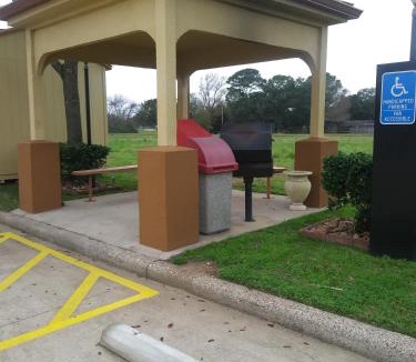 Alvin Hotel | Americas Best Value Inn & Suites-Alvin/Houston