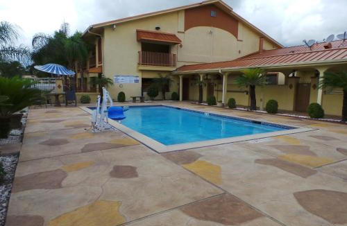 Alvin Hotel | Americas Best Value Inn & Suites-Alvin/Houston