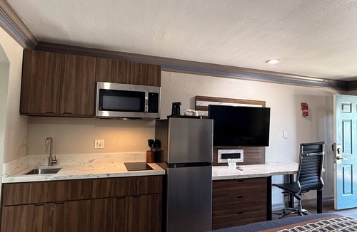 Alvin Hotel | Americas Best Value Inn & Suites Alvin Houston