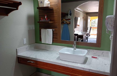 Alvin Hotel | Americas Best Value Inn & Suites Alvin Houston