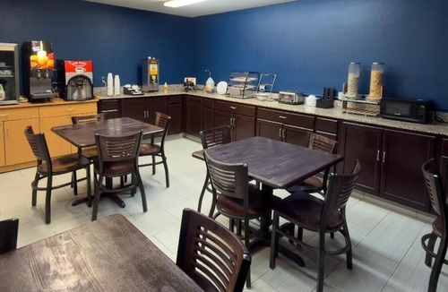 Ada Hotel | Americas Best Value Inn & Suites Ada
