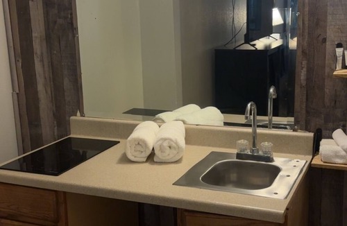 Brinkley Hotel | Americas Best Value Inn Brinkley