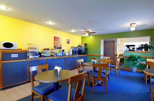 Garden City Hotel | Americas Best Value Inn Garden City