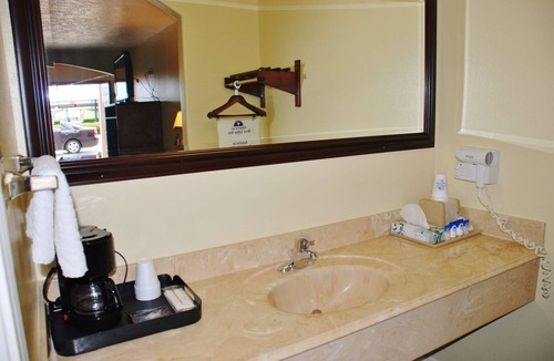Hempstead Hotel | Americas Best Value Inn & Suites Hempstead Prairie View