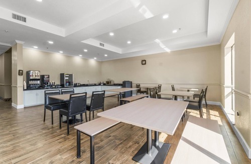 Livingston Hotel | Americas Best Value Inn & Suites Livingston