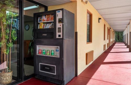 Montezuma Hotel | Americas Best Value Inn-Montezuma