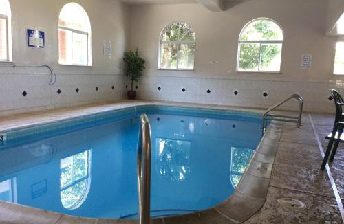 St. Charles Hotel | Americas Best Value Inn and Suites Saint Charles