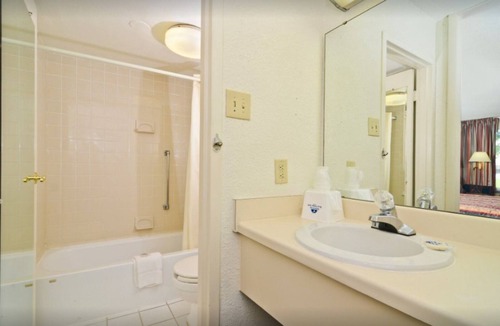 Wilson Apartment | Americas Best Value Inn Wilson UNIT 25 2 BED FIRST FLOOR