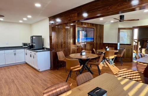 Pinnacles Entrance Badlands Hotel | Americas Best Value Inn Wall
