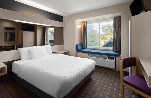 Mount Pleasant Hotel | Americas Best Value Inn & Suites Racine