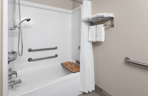 Mount Pleasant Hotel | Americas Best Value Inn & Suites Racine