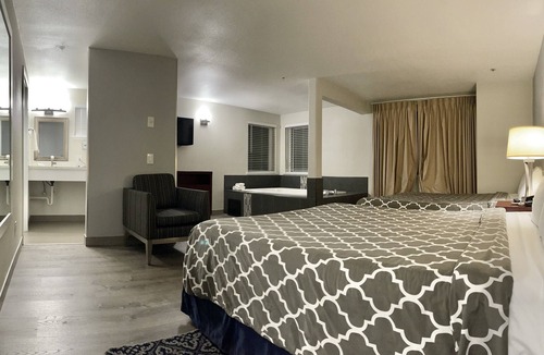 Westminster Triangle Hotel | Americas Inn and Suite