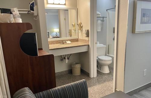 Westminster Triangle Hotel | Americas Inn and Suite