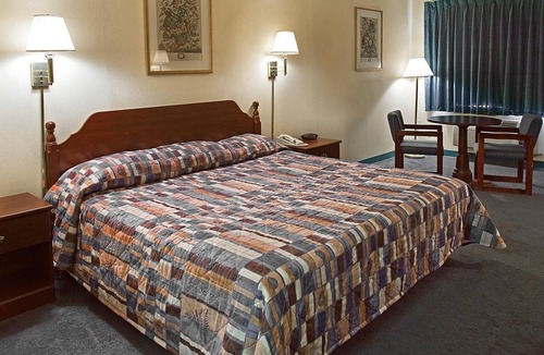 Leeds Hotel | Americas Inn