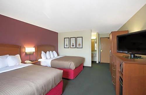 Kearney Hotel | AmericInn by Wyndham Kearney