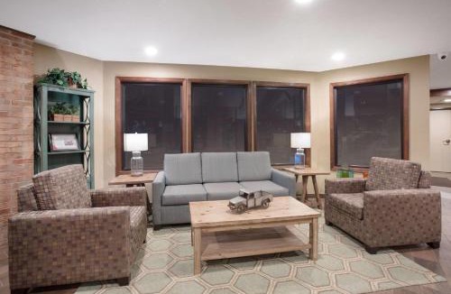 Mount Pleasant Hotel | AmericInn by Wyndham Mount Pleasant