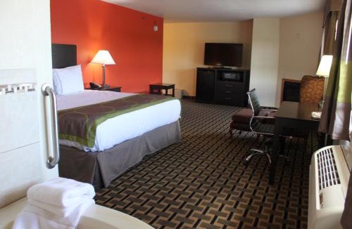 West Burlington Hotel | AmericInn by Wyndham West Burlington