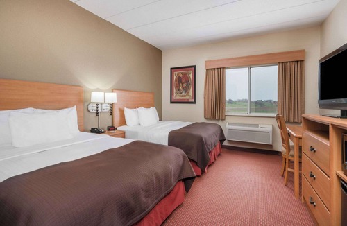 Anamosa Hotel | AmericInn by Wyndham Anamosa