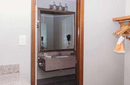 Appleton Hotel | AmericInn by Wyndham Appleton Downtown