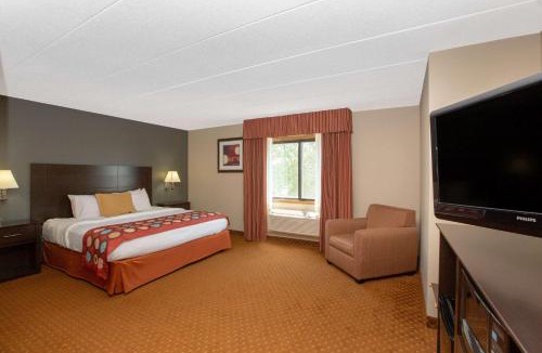 Oakdale Hotel | AmericInn by Wyndham Coralville