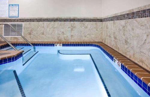 De Witt Hotel | AmericInn by Wyndham DeWitt