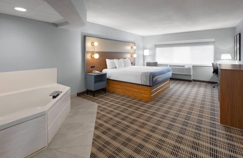 Fennville Hotel | AmericInn by Wyndham Douglas/Saugatuck