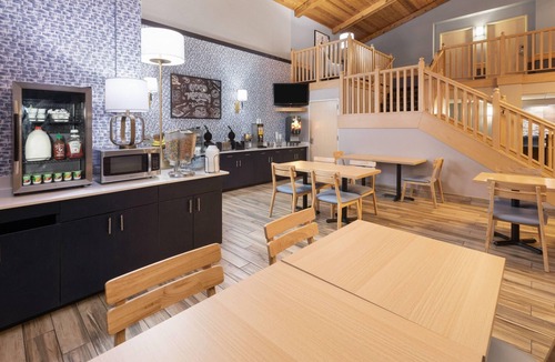 Fennville Hotel | AmericInn by Wyndham Douglas/Saugatuck