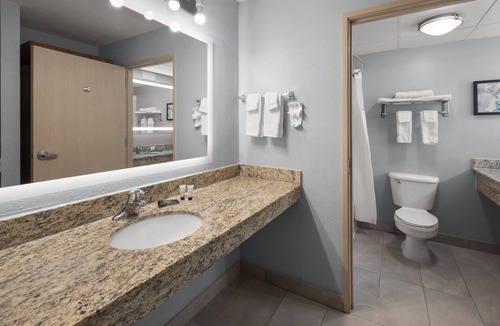 Fennville Hotel | AmericInn by Wyndham Douglas/Saugatuck