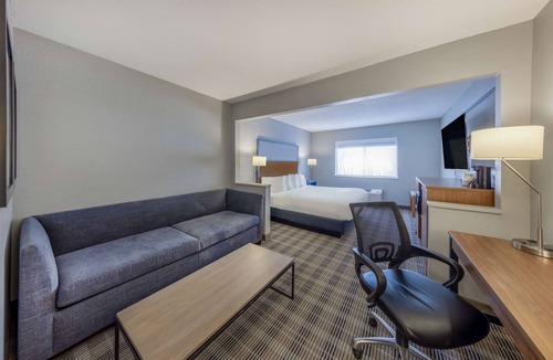 Duluth Hotel | AmericInn by Wyndham Duluth