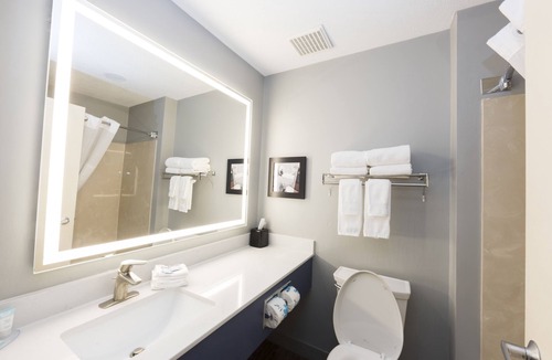 Duluth Hotel | AmericInn by Wyndham Duluth